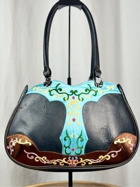 OOVOO Leather Silk Embroidered Hobo Bag Le Thi Hong Tu Vietnam Boho
